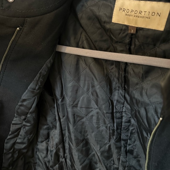 Black Quilted Lined Jacket from Japan - Picture 3 of 3